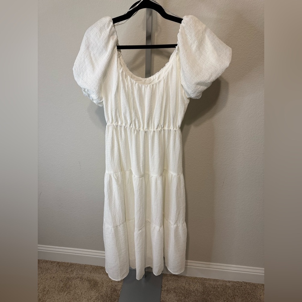 ASTR Smocked Tiered Midi Dress NWOT - Picture 3 of 4